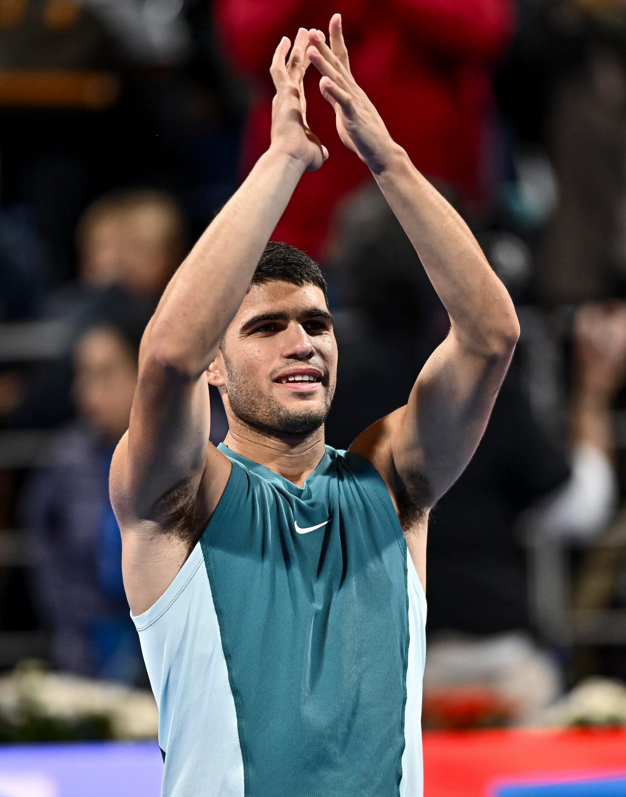 IM体育世界杯2026-卡塔尔网球选手稳健发挥，晋级四强