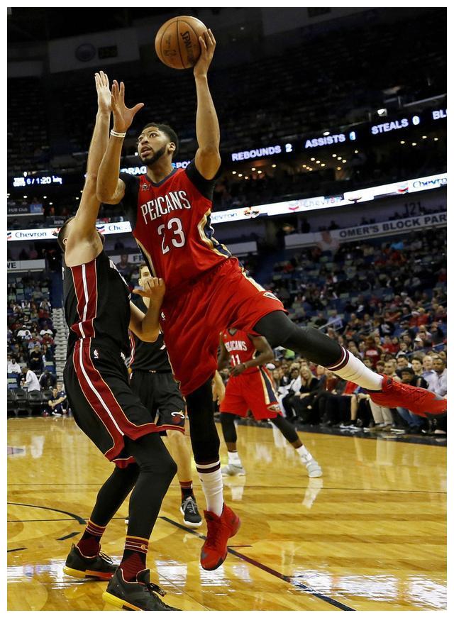 凯尔特人碾压上海队，浓眉哥统治全场