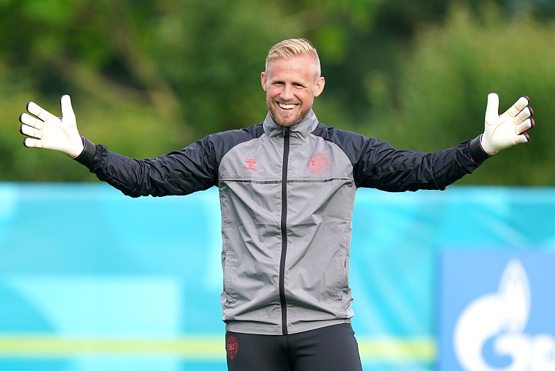 丹麦羽毛球队险胜英格兰羽毛球队，辛杜绝境逆转