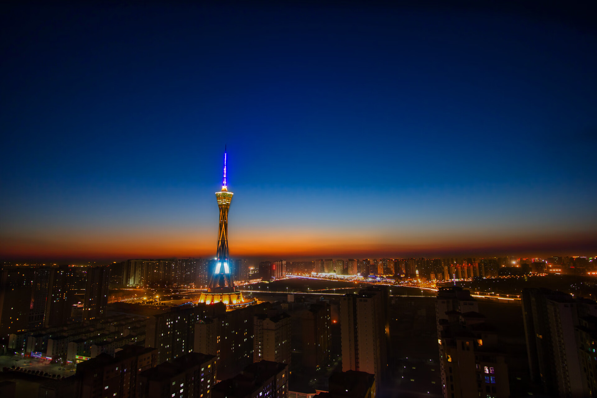 绿茵与硬木的双重奏，当欧冠决赛的焦点战遇上雷霆与步行者的鏖战